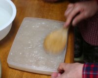 形に入れて成型